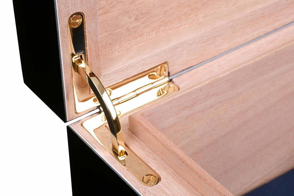 sv50-black-smoker-gold_7-scaled