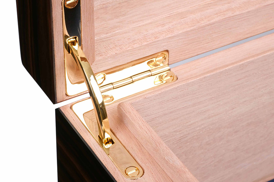 sv50-ebony-smoker-gold_4-scaled